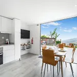 Brand New Private Modern With Patio And Sea View Appartement Calheta (Madeira)
