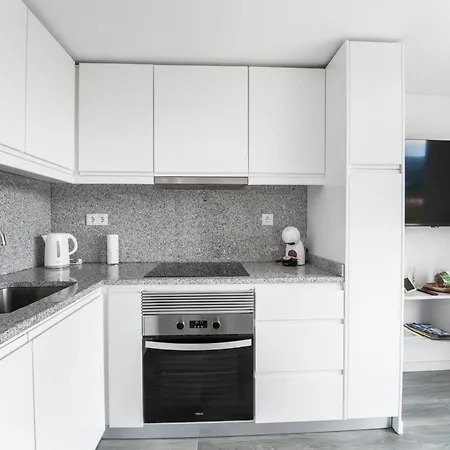 Brand New Private Modern With Patio And Sea View アパート カリェタ
