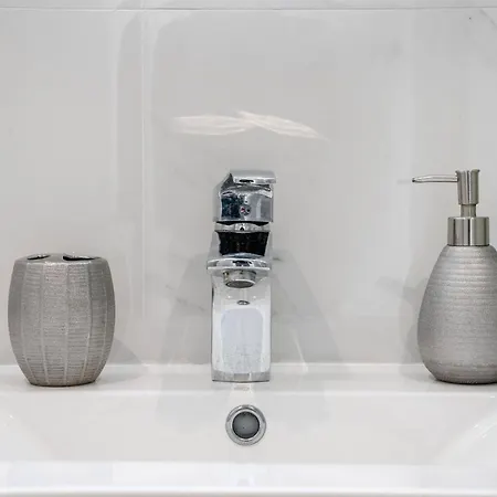 Brand New Private Modern With Patio And Sea View *