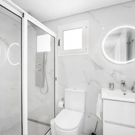 Brand New Private Modern With Patio And Sea View