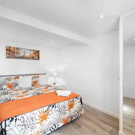 Brand New Private Modern With Patio And Sea View דירה *
