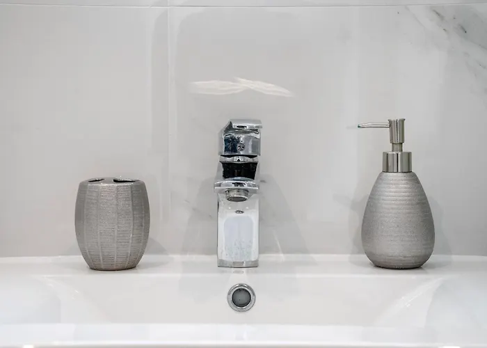 Brand New Private Modern With Patio And Sea View *