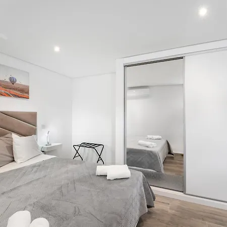 Brand New Private Modern With Patio And Sea View *