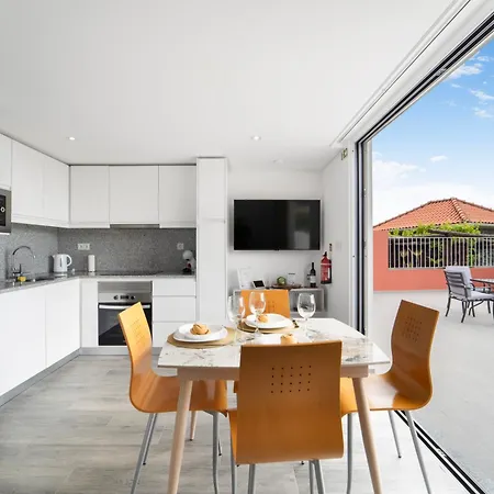 Brand New Private Modern With Patio And Sea View 公寓 *