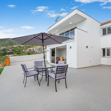 Brand New Private Modern With Patio And Sea View *