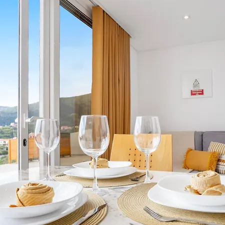 Brand New Private Modern With Patio And Sea View