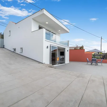 Brand New Private Modern With Patio And Sea View Apartment