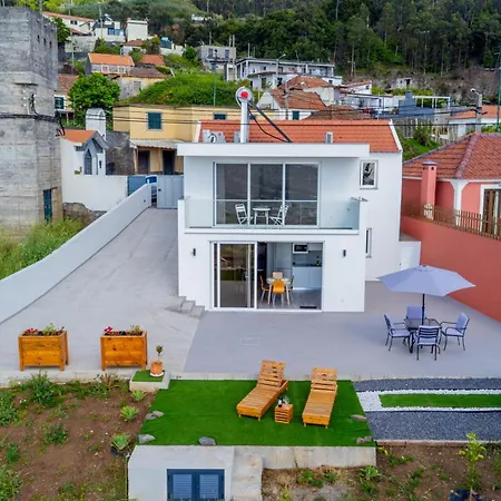 Brand New Private Modern With Patio And Sea View 公寓 *