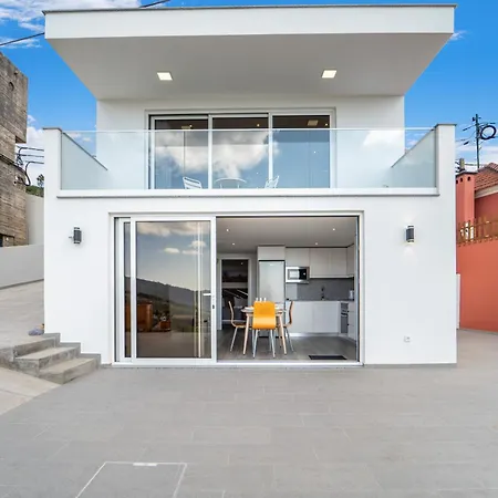 Apartment Brand New Private Modern With Patio And Sea View *