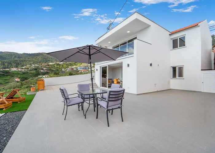 Brand New Private Modern With Patio And Sea View *